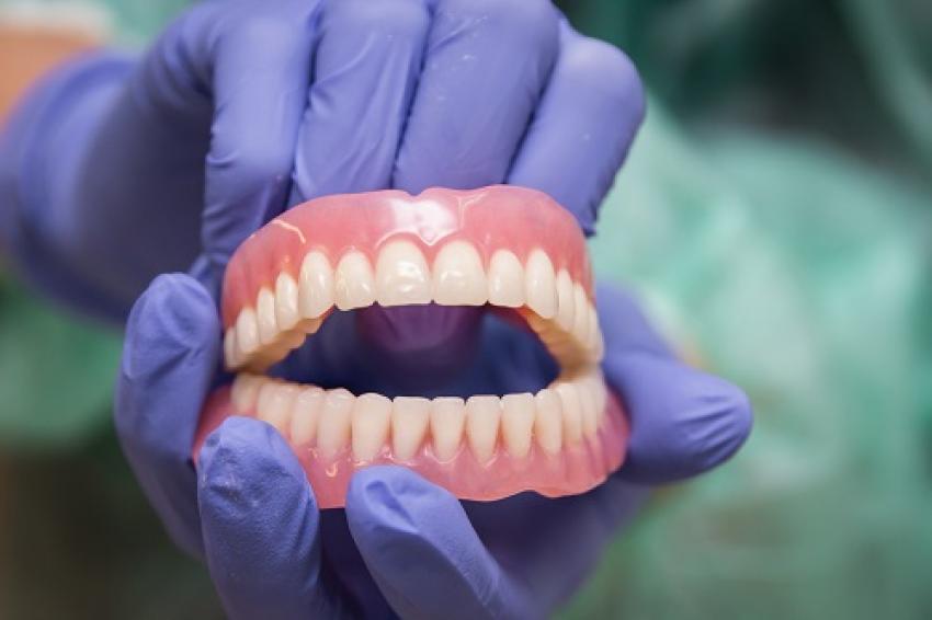 Замена временного зуба