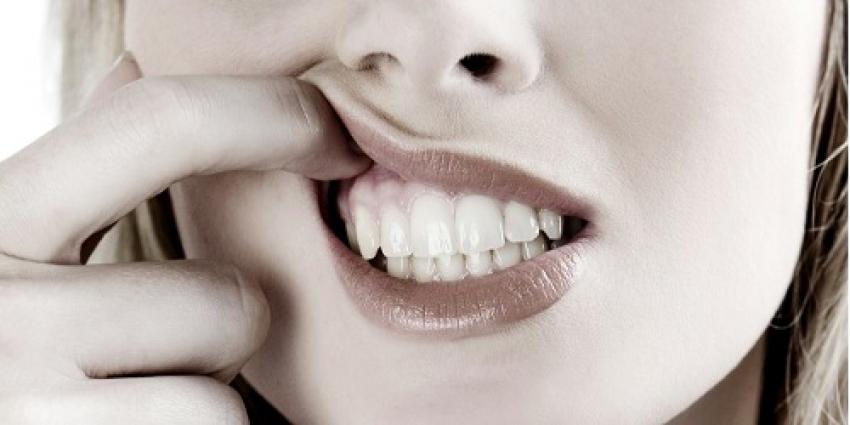 Почему расшатываются зубы?
