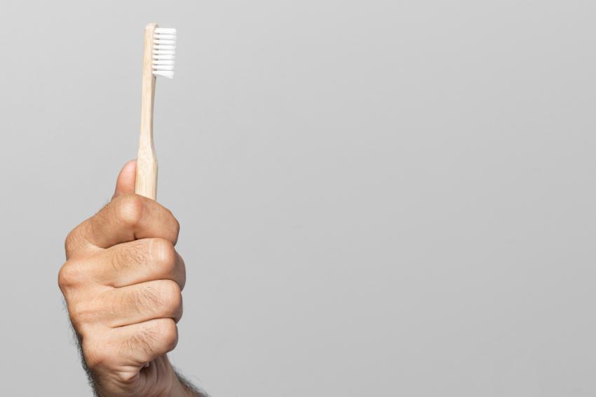 Как часто нужно менять зубную щетку?